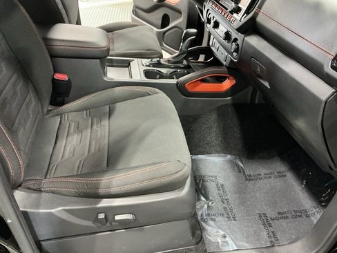 Used 2025 Nissan Frontier PRO-4X image 14