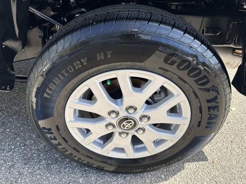 Certified 2025 Toyota Tacoma SR5 image 30