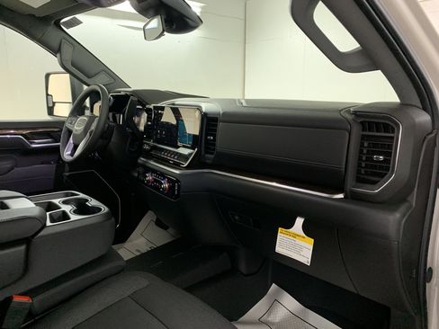 New 2026 GMC Sierra 2500 SLE image 35