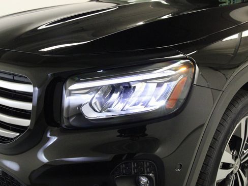Certified 2025 Mercedes-Benz GLB 250 4MATIC image 9