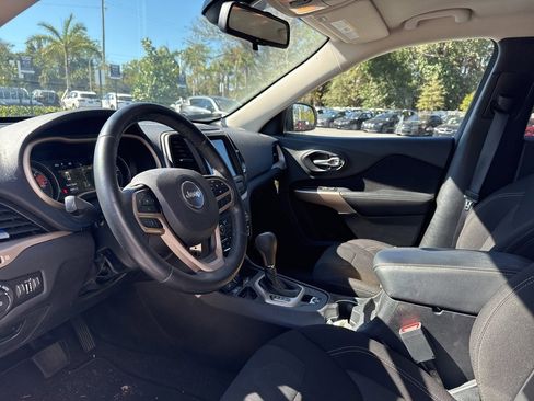 Used 2017 Jeep Cherokee Latitude image 16