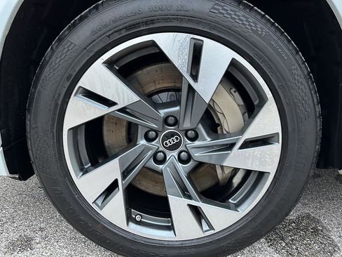 Used 2022 Audi e-tron Premium Plus w/ Premium Plus Package image 9