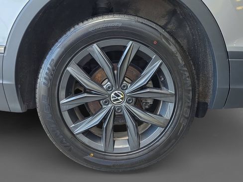 Used 2024 Volkswagen Tiguan SE FWD image 10