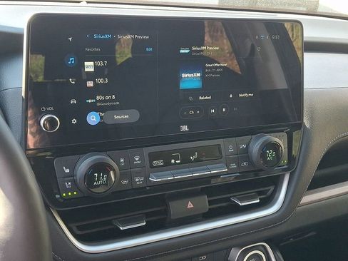 Used 2025 Toyota Grand Highlander AWD image 16