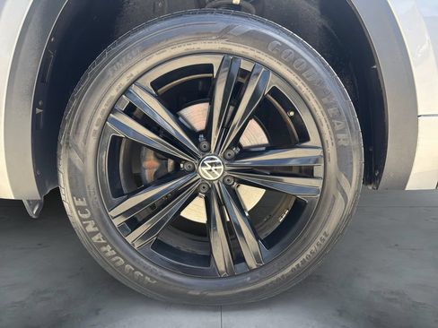 Used 2023 Volkswagen Atlas SEL R-Line AWD/4WD image 15