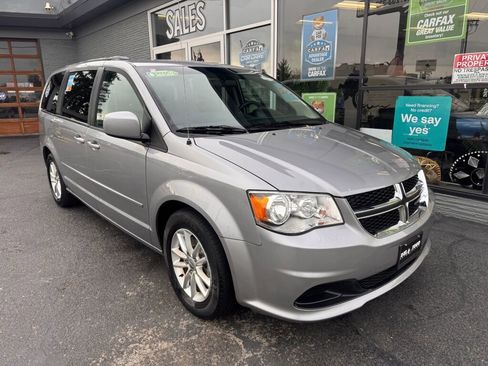 Used 2016 Dodge Grand Caravan SXT image 3