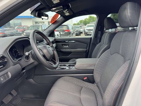 Used 2023 Honda Pilot Sport image 18