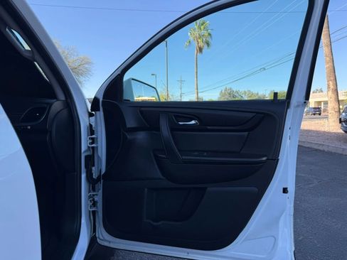 Used 2017 Chevrolet Traverse LT w/ Style and Technology Package AWD/4WD image 29