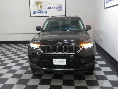 Used 2023 Jeep Grand Cherokee Laredo w/ Luxury Tech Group I AWD/4WD image 3