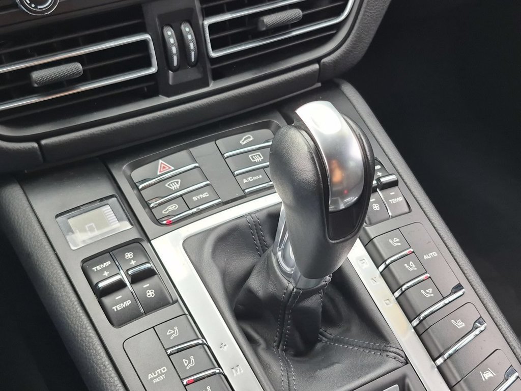 Used 2021 Porsche Macan AWD/4WD image 16
