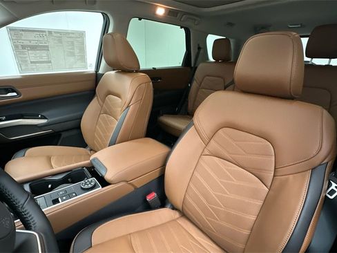 New 2025 Nissan Pathfinder Platinum w/ Cargo Package image 9