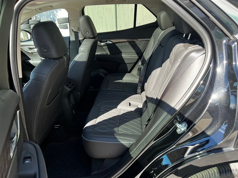Used 2023 Buick Envision Avenir AWD/4WD image 19
