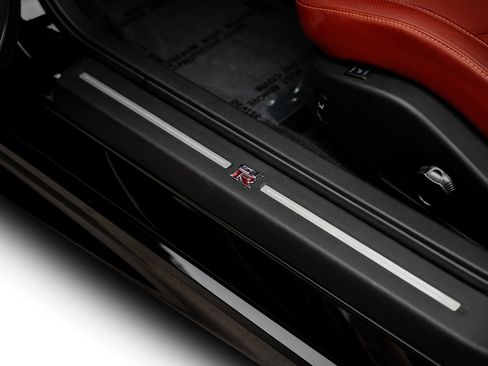 Used 2021 Nissan GT-R Premium AWD/4WD image 64