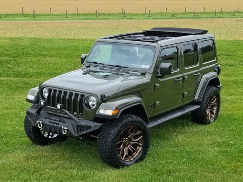 Used 2023 Jeep Wrangler Unlimited Sahara AWD/4WD image 15