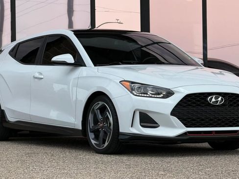 Used 2019 Hyundai Veloster Turbo FWD image 17