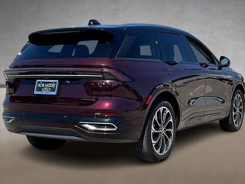 Used 2025 Lincoln Nautilus Reserve AWD/4WD image 2