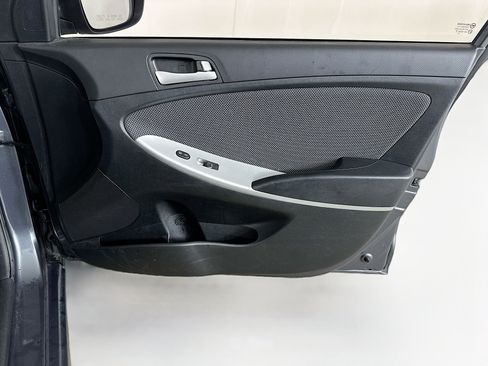 Used 2013 Hyundai Accent GS image 29