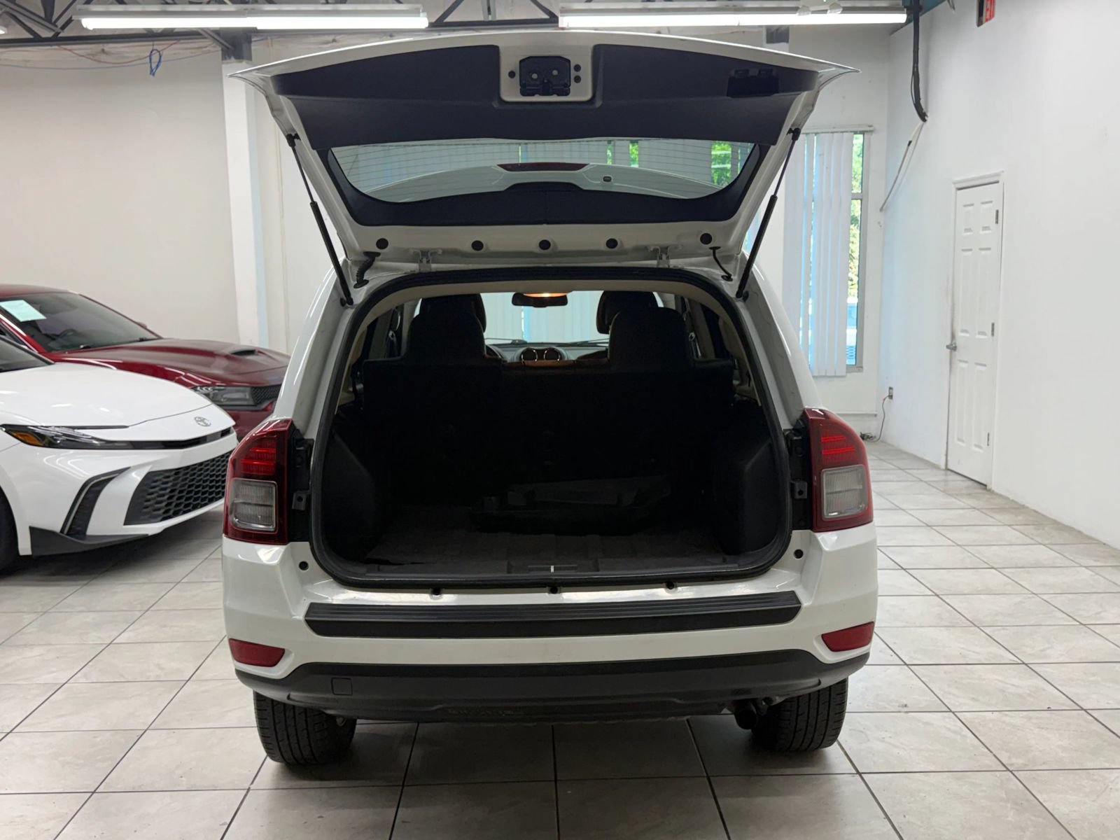 Used 2015 Jeep Compass Latitude AWD/4WD image 20