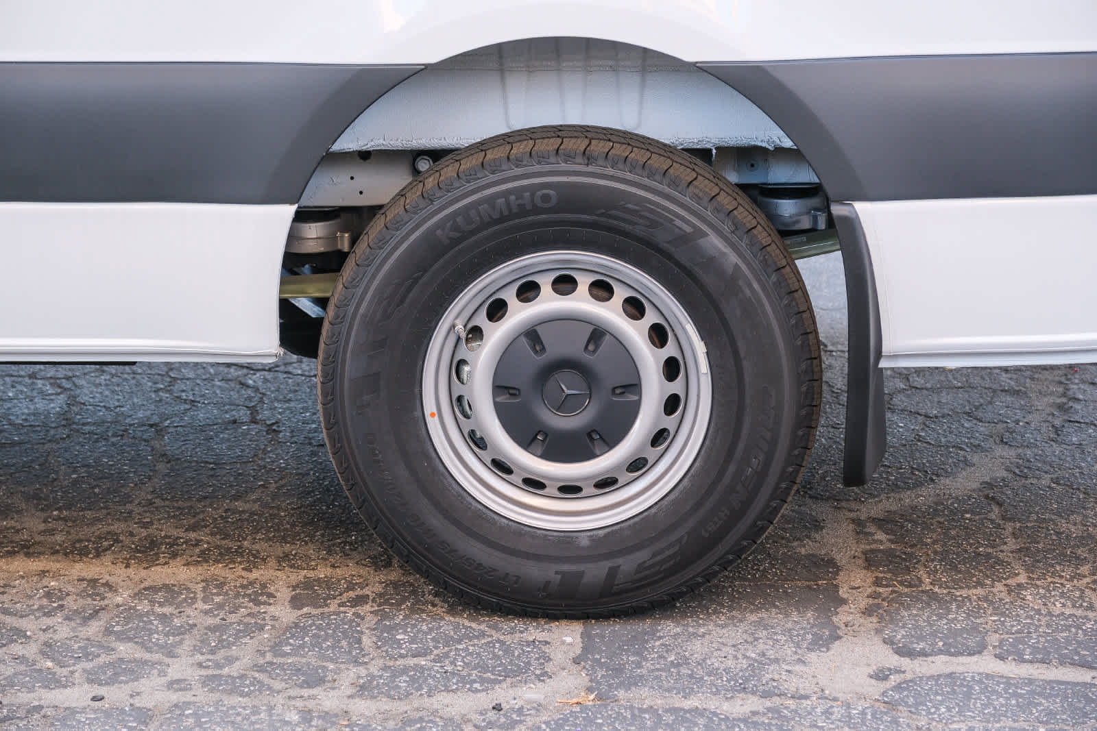 New 2025 Mercedes-Benz eSprinter 170 Cargo image 9