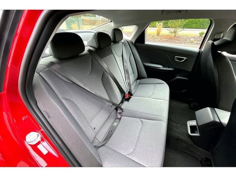 Used 2025 Kia K4 LXS image 26