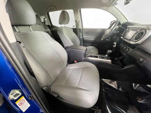 Used 2018 Toyota Tacoma SR5 AWD/4WD image 25