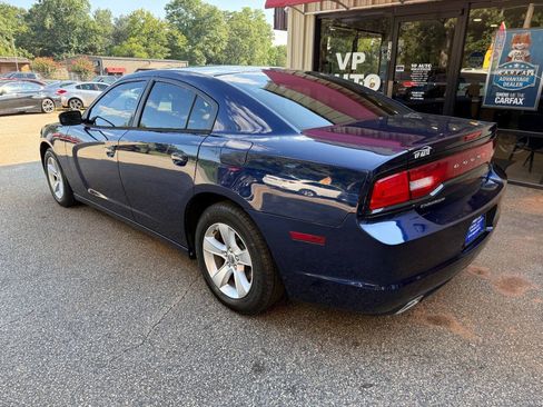 Used 2014 Dodge Charger SE RWD image 6