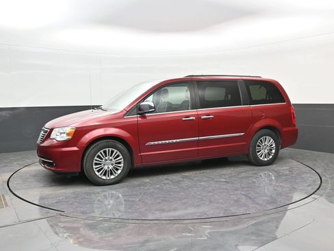 Used 2015 Chrysler Town & Country Touring-L w/ Driver Convenience Group image 4
