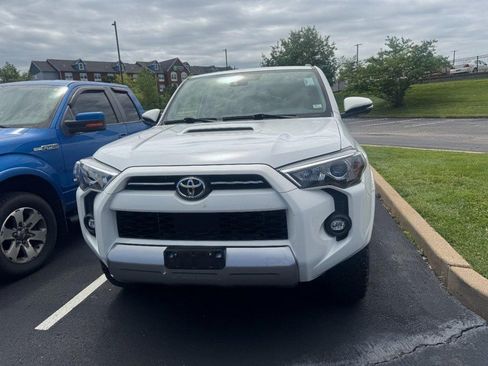 Used 2024 Toyota 4Runner TRD Off-Road Premium AWD/4WD image 3