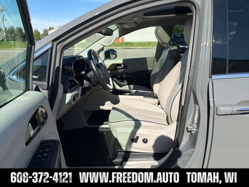 Used 2021 Chrysler Pacifica Limited w/ Premium & Safety Sphere Group AWD/4WD image 9