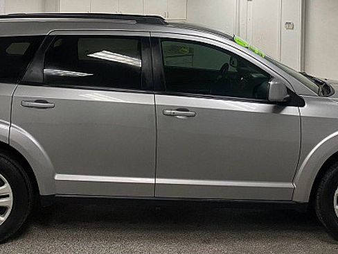 Used 2019 Dodge Journey SE image 5