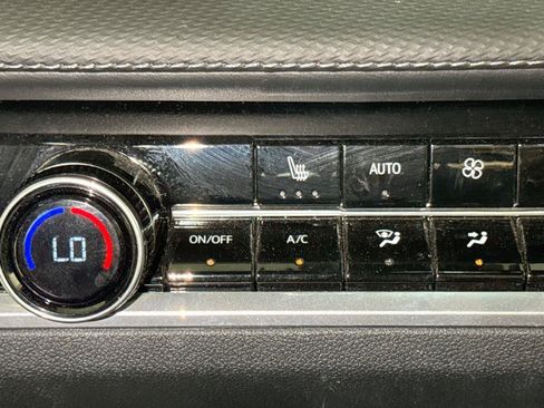 Used 2026 Chevrolet Equinox LT w/ Convenience Package II FWD image 18