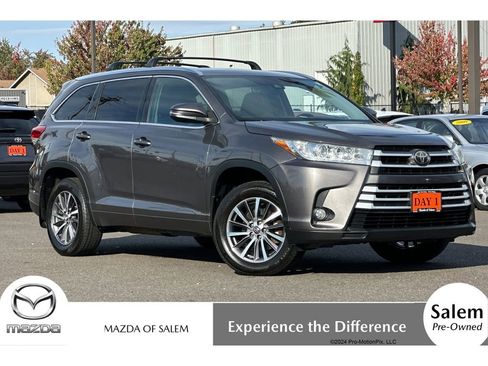 Used 2017 Toyota Highlander XLE image 1