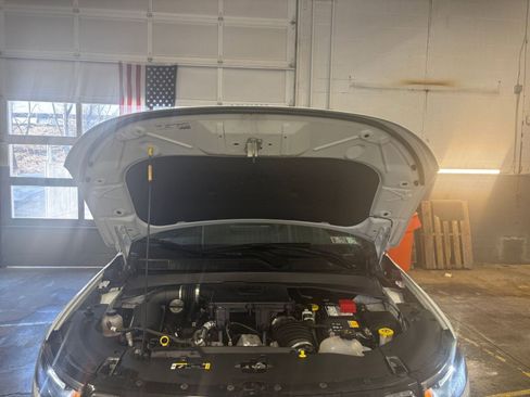 Used 2025 Jeep Compass Limited image 32