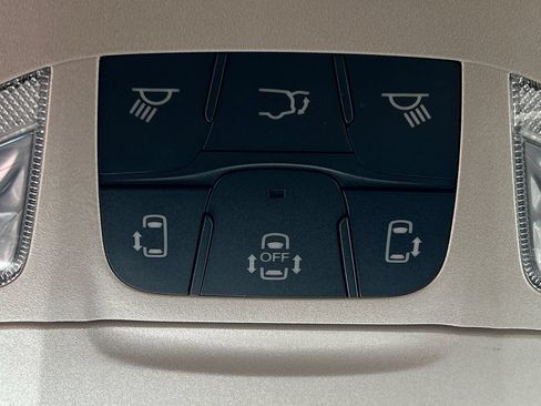 Used 2023 Chrysler Voyager LX FWD image 39