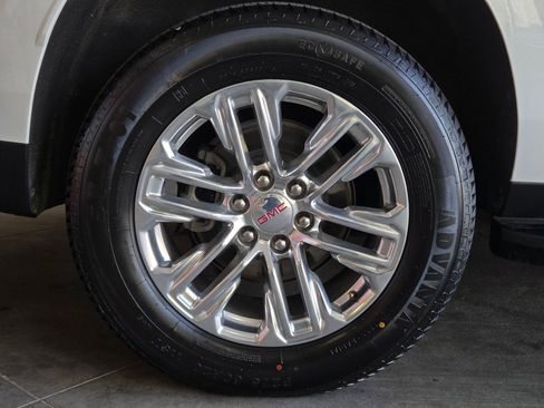 Used 2024 GMC Yukon XL SLT AWD/4WD image 5