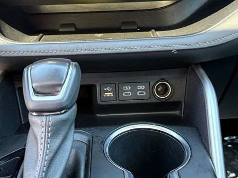 Used 2023 Toyota Highlander XLE AWD/4WD image 27