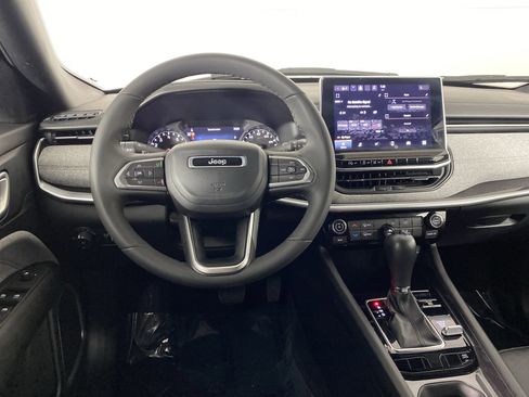 Used 2023 Jeep Compass Latitude AWD/4WD image 35