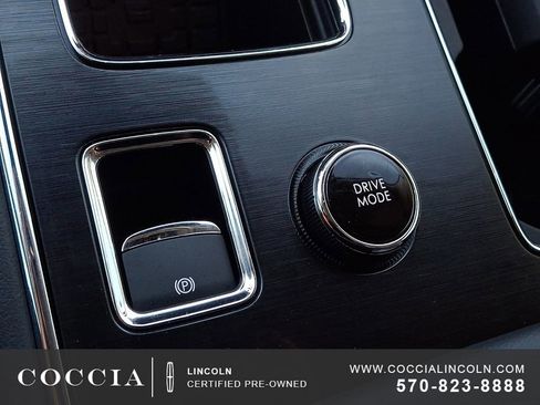 Certified 2025 Lincoln Aviator AWD image 24