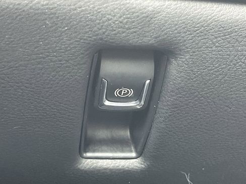 Used 2019 Cadillac Escalade ESV Premium Luxury image 50