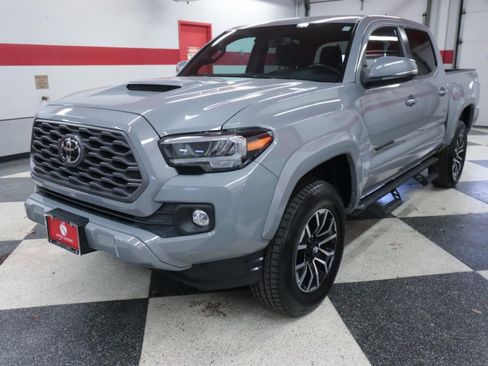 Used 2021 Toyota Tacoma TRD Sport w/ Technology Package RWD image 5
