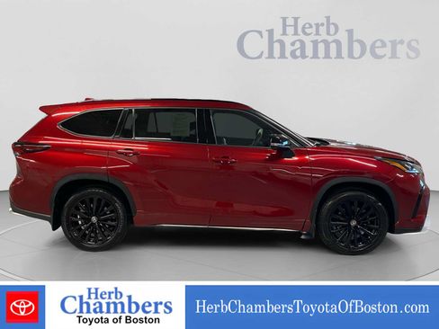 Used 2024 Toyota Highlander XSE AWD/4WD image 11