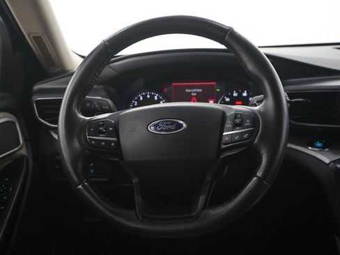 Used 2020 Ford Explorer XLT w/ Equipment Group 202A AWD/4WD image 18