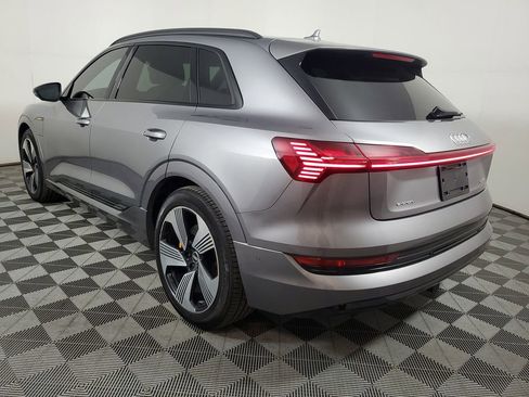 Used 2022 Audi e-tron Premium Plus w/ Premium Plus Package image 4