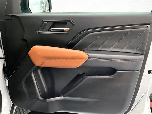 Used 2024 GMC Canyon AT4 image 28