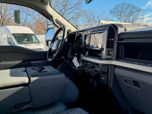 Used 2024 Ford F350 XLT AWD/4WD image 13
