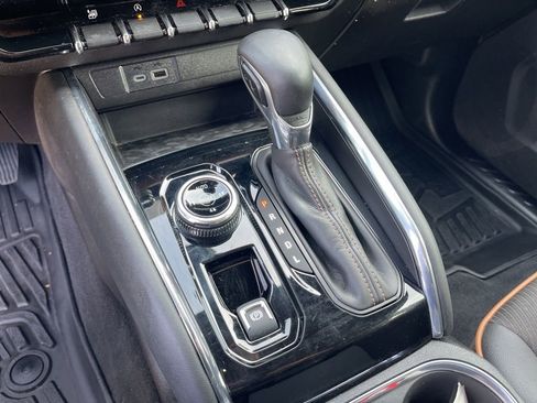 Used 2025 GMC Canyon AT4 image 34