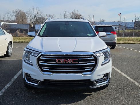 Used 2023 GMC Terrain SLT image 3