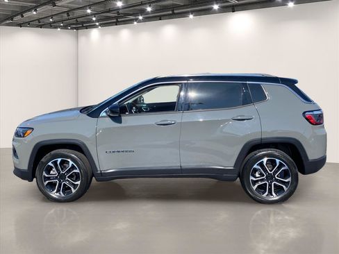 Used 2022 Jeep Compass Limited AWD/4WD image 4