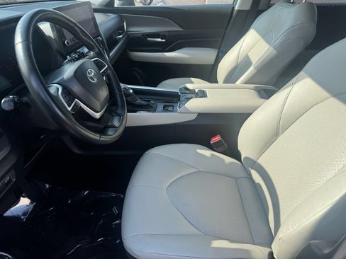 Used 2025 Toyota Grand Highlander AWD image 13