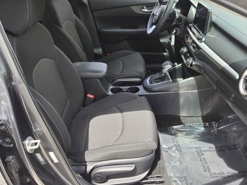 Used 2019 Kia Forte LXS FWD image 17